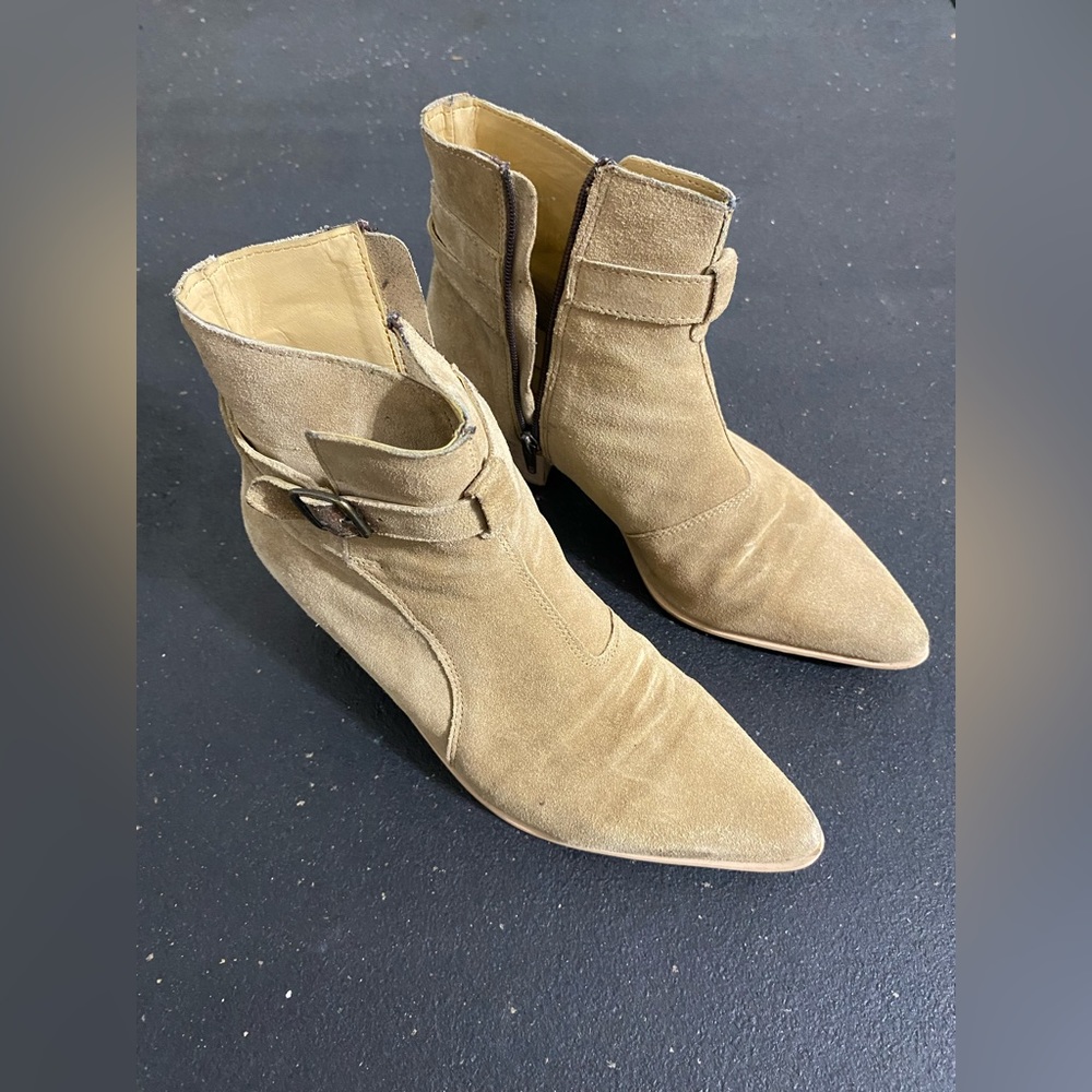 ASOS DESIGN Chelsea bootsin stone suede with Cuban heel (size 8 UK)